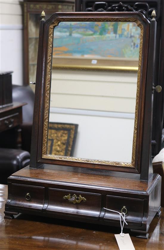 A George III mahogany toilet mirror W.39cm